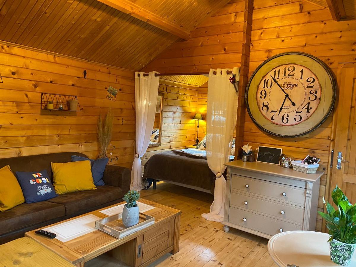 Au Chalet Fleuri Ablon Bagian luar foto