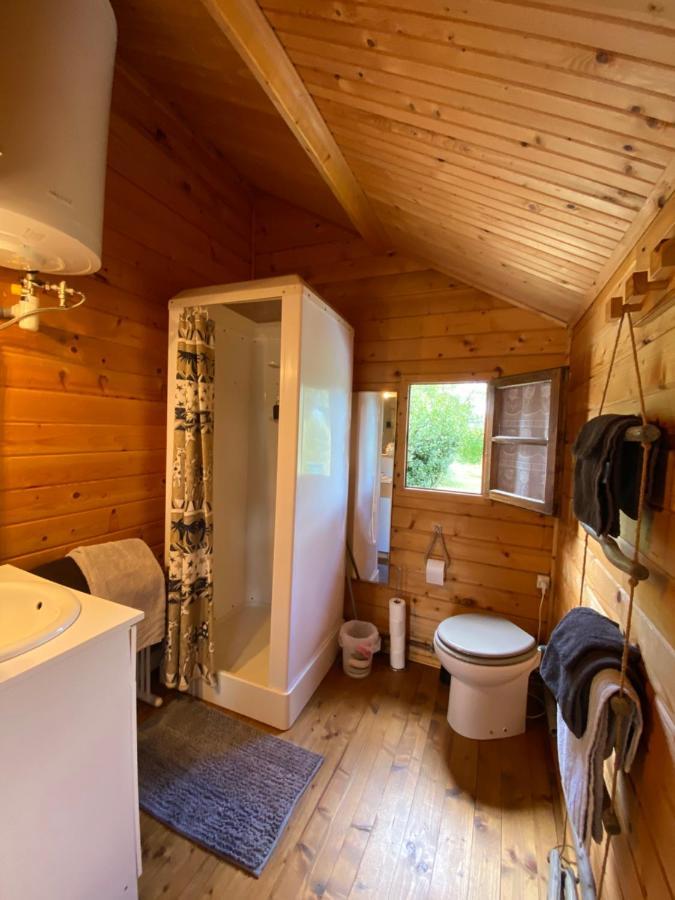 Au Chalet Fleuri Ablon Bagian luar foto